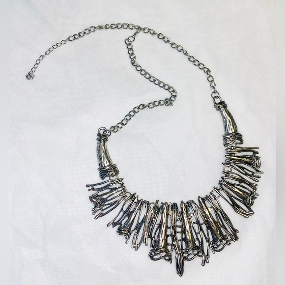 Futuristic design metallic necklace - Picture 1 of 3